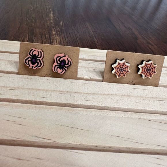 Creep It Real Wood Spider & Web Halloween Earrings - Picture 1 of 1